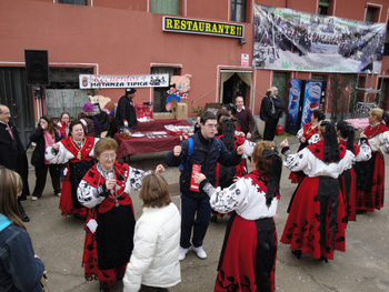 Momento de baile con las Águedas